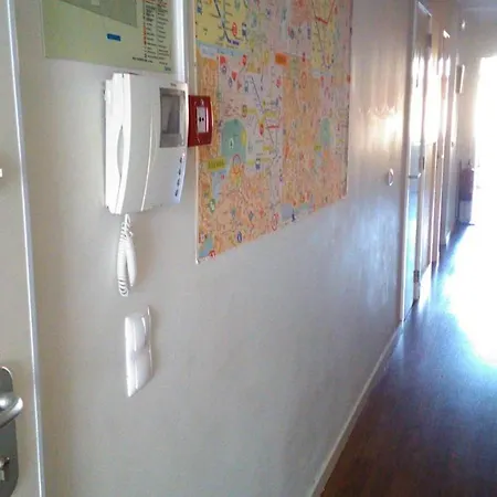 Metro Hostel *