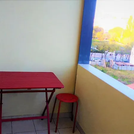 Metro Hostel *